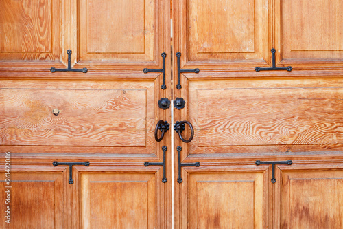 Fotografie Ancient wooden gate with iron handles close up