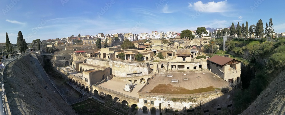 Fototapeta premium Ercolano - Panoramica dal viale di ingresso
