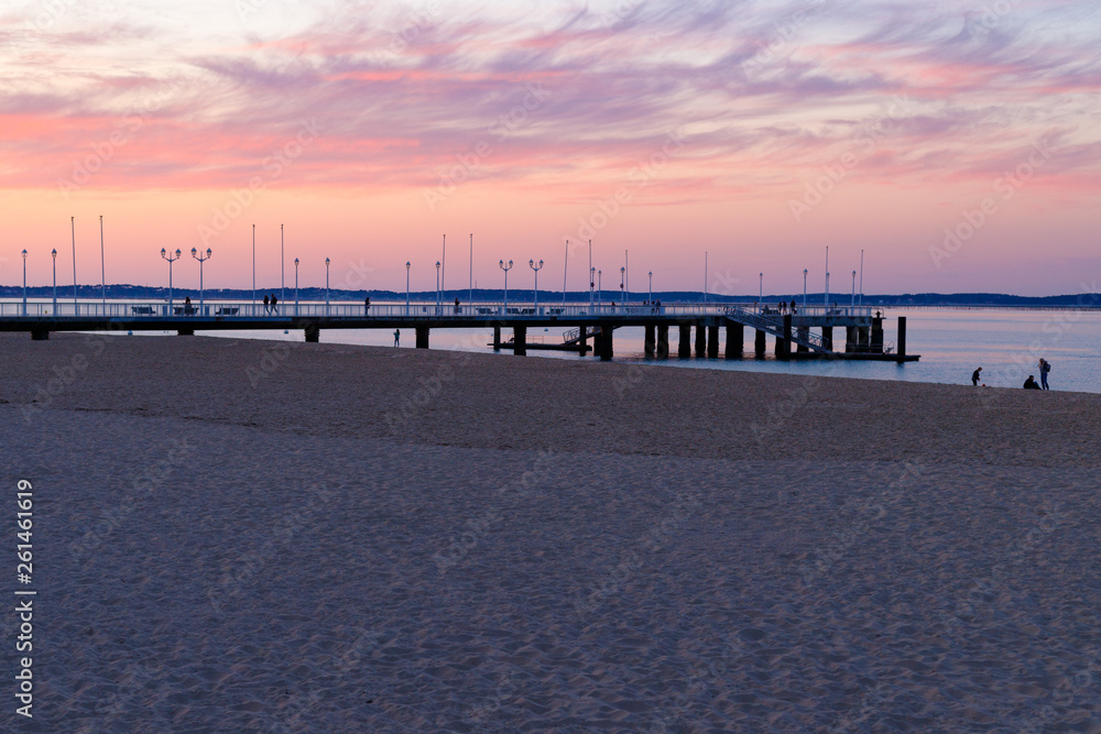 Fototapeta premium Jetée Thiers à Arcachon au coucher de soleil