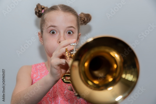 Mädchen mit Trompete