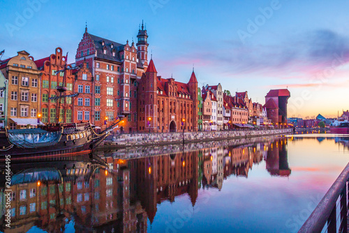 Stare Miasto w Gdańsku i słynny dźwig o niesamowitym wschodzie słońca. Gdańsk Polska