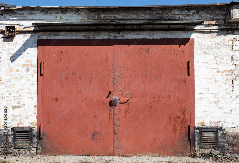 old metal warehouse door, hangar, high resolution photo old metal warehouse door, hangar, high resolution photo