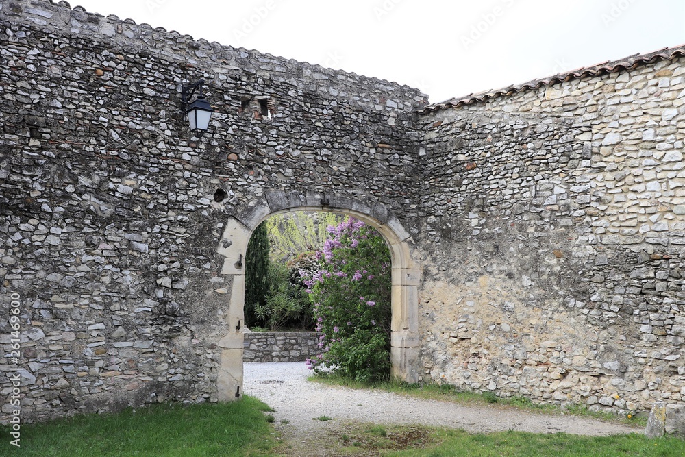 VILLAGE MEDIEVAL DE SAUZET - DROME - FRANCE VILLAGE MEDIEVAL DE SAUZET - DROME - FRANCE
