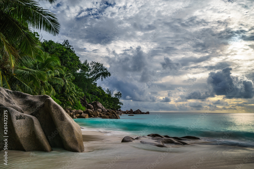 Naklejka premium paradise beach at anse georgette, praslin, seychelles 5