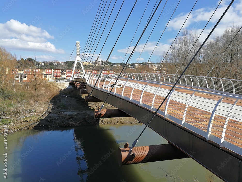 Obraz premium Benewent - przęsło rowerowe i most dla pieszych