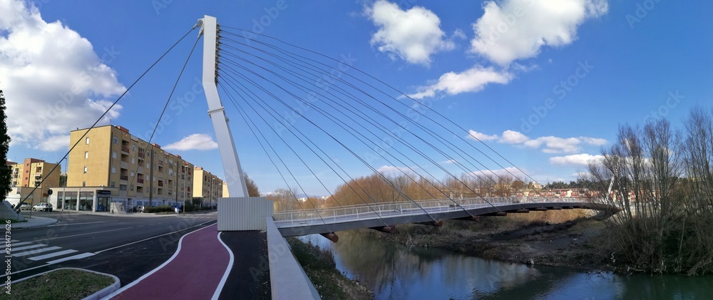 Naklejka premium Benevento - Przegląd mostu rowerowego i pieszego