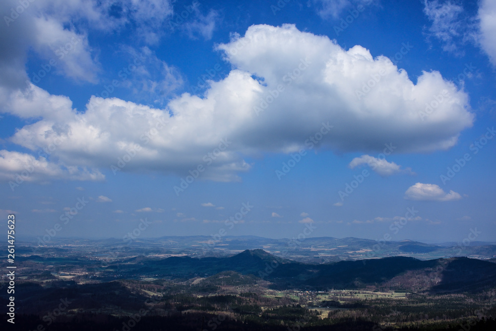 Góry Rudawy Janowickie pod chmurą