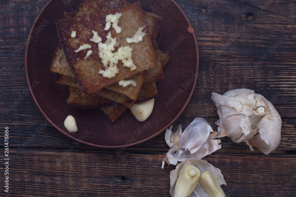 Fototapeta premium Fried bread with garlic. Peeled garlic and croutons.