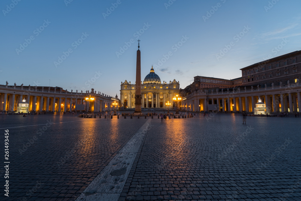 Fototapeta premium Saint Peter Square and Saint Peter Basilica at sunset time