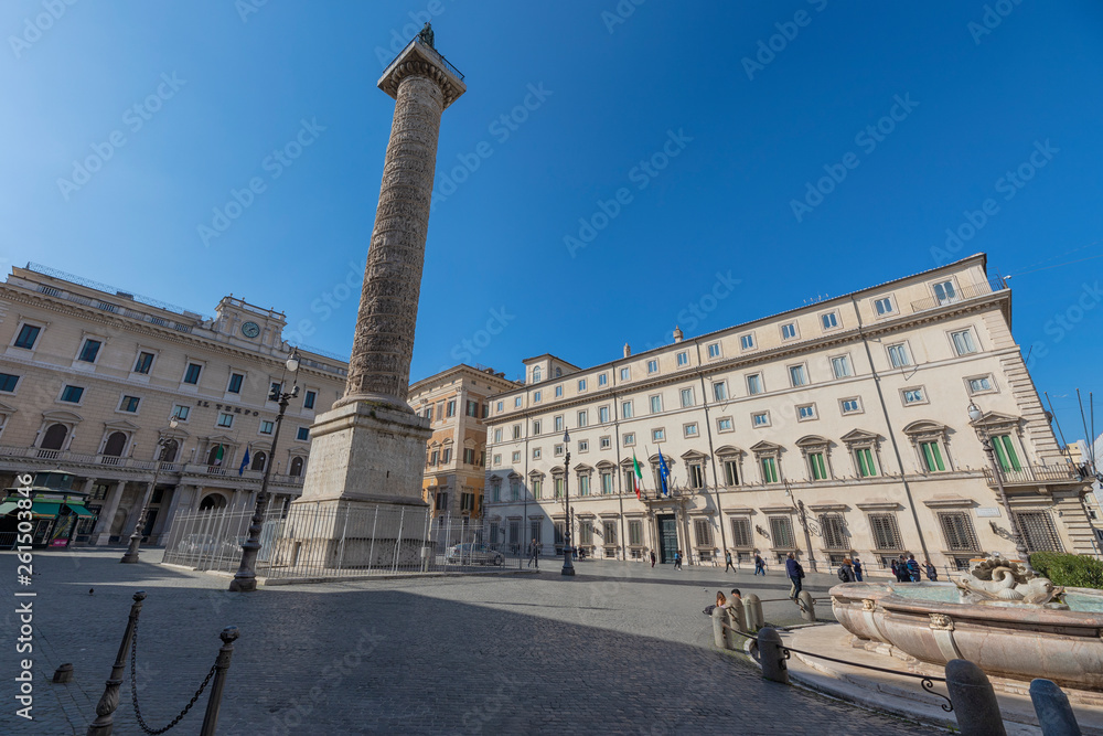 Piazza colonna and the Palazzo Chigi