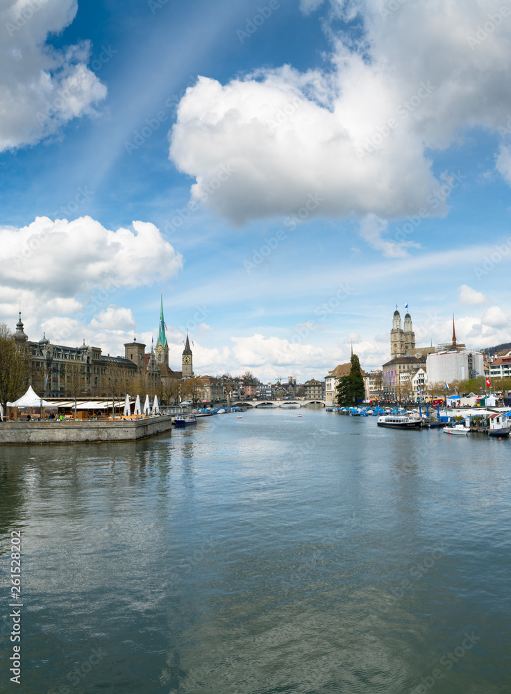 Obraz premium Zurich cityscape with the river Limmat during the traditional spring festival of Sechselauten in April