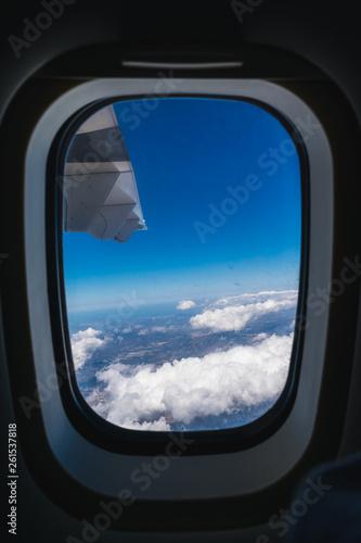 View of a window inside the plane during a flight © Cristian Blázquez