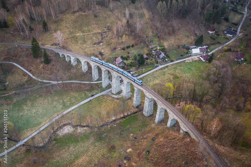 The railway viaduct was built near the village of Novina on the line from Liberec to Česká Lípa between 1898 and 1900. The viaduct, which has 14 arches, is 230 meters long and approximately 29 meters 