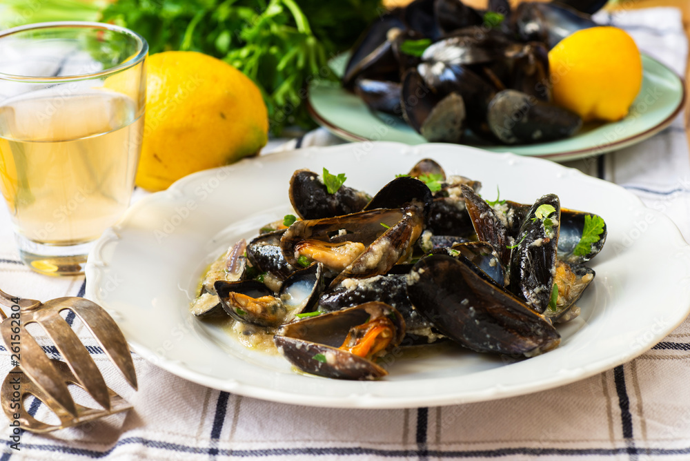 Boiled black mussels, lemon, vine, parsley and pliers. Boiled black mussels, lemon, vine, parsley and pliers.