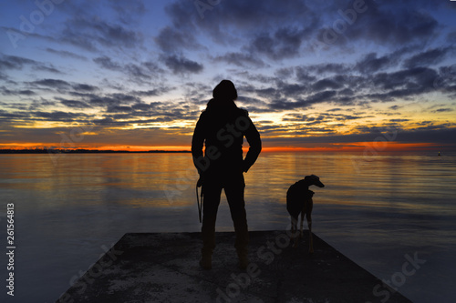 Ragazzo con Cane al Tramonto