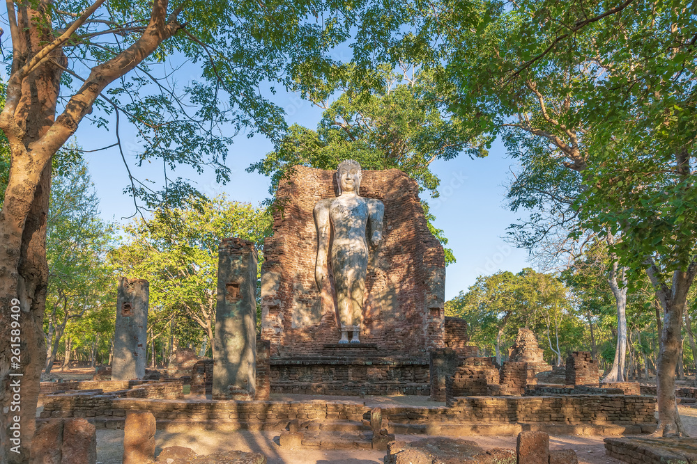 Naklejka premium Standing Buddha statue at Wat Phra Si Ariyabot temple in Kamphaeng Phet Historical Park, UNESCO World Heritage site