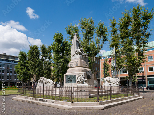 Quadro su tela Monument to the Fallen for Independence in Piazza Anita Garibaldi in Ravenna
