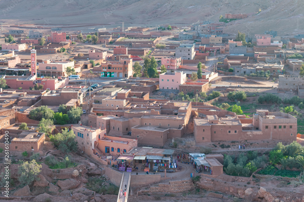 Φωτογραφία View of the Bridge and Town from the top of Ait Ben Haddou in Morocco