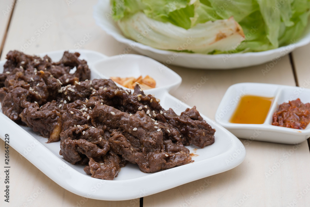 beef bulgogi with fried garlic and iceberg lettuce beef bulgogi with fried garlic and iceberg lettuce
