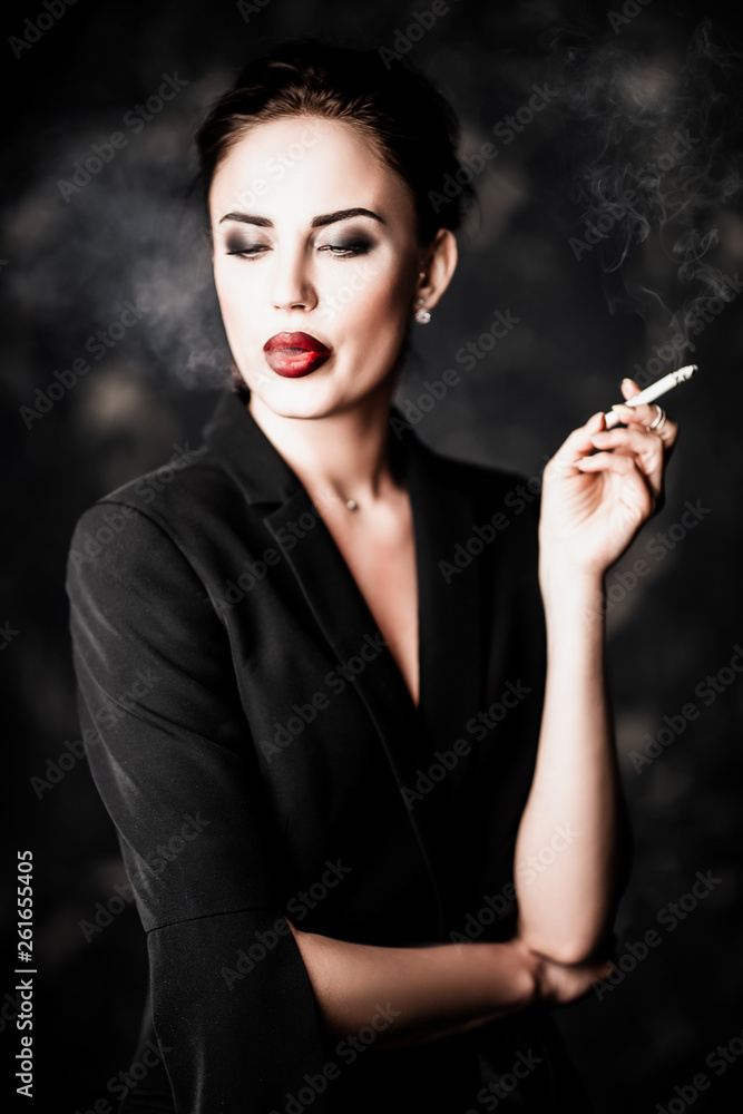 Fototapeta premium cigarette and lady