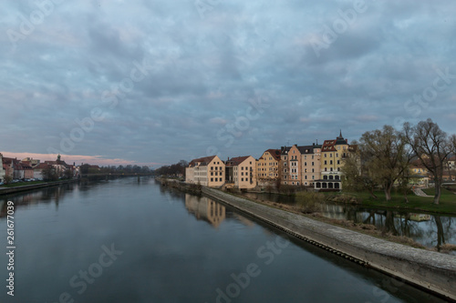 Die Donau bei Regensburg im Sonnenaufgang