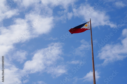 フィリピンセブ島の国旗と青空