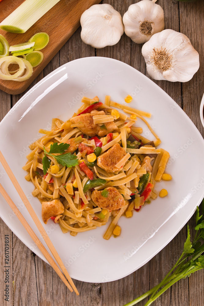 Bami goreng. Bami goreng.