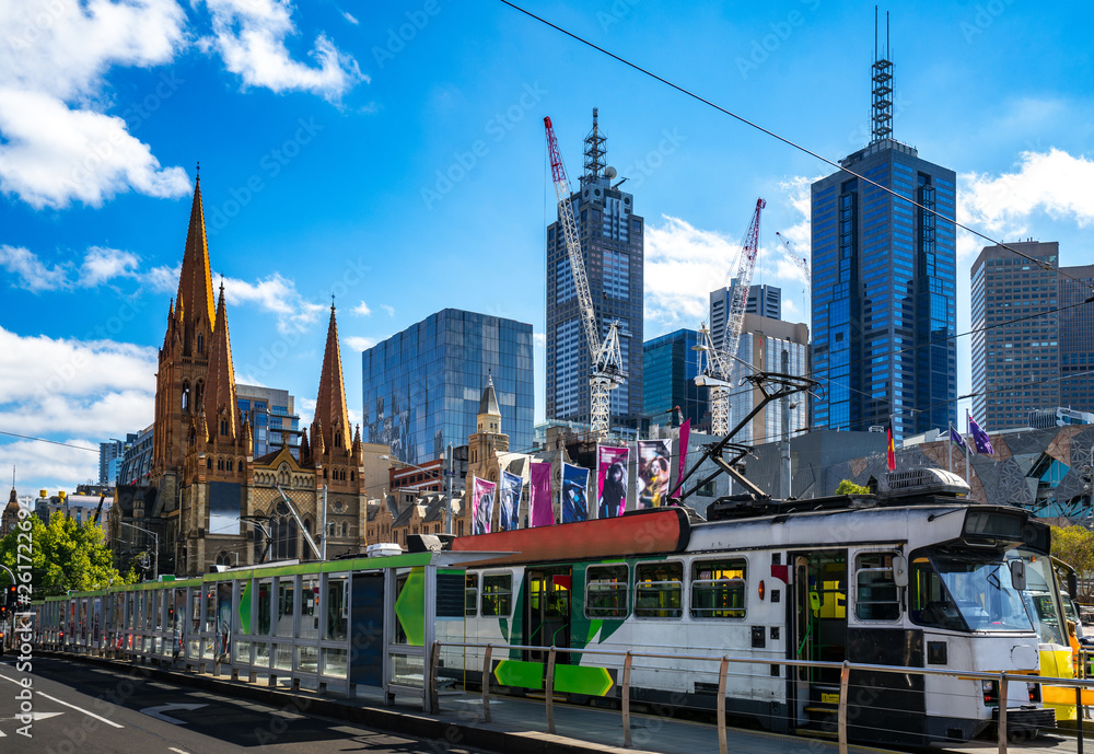 Fototapeta premium Miasto Melbourne i dworzec kolejowy