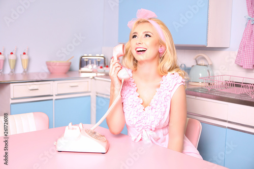 Bild auf Leinwand Retro Vintage Girl Pink frilly Nightie on Phone in Kitchen