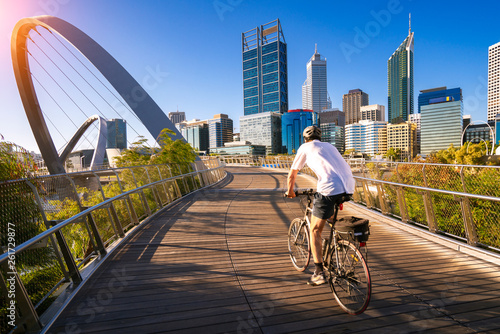 Obraz na płótnie A man cycling on an elizabeth bridge in Perth city