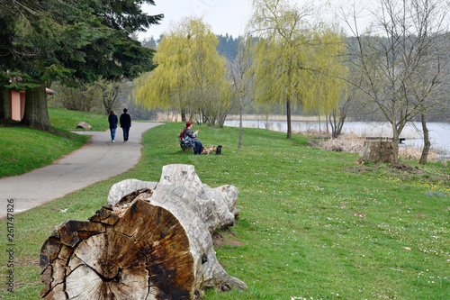 wanderer am losheimer stausee photo