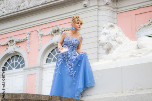 Wallpaper Mural Blaues Kleid Torontodigital.ca