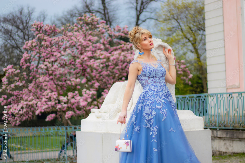 Fototapeta premium Blaues Kleid