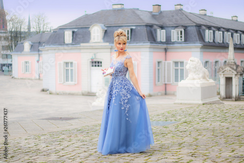 Wallpaper Mural Blaues Kleid Torontodigital.ca