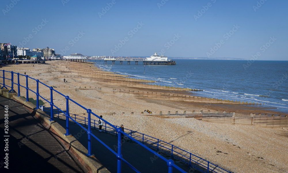 Obraz premium Eastbourne coastline and pier