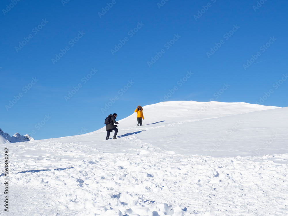 Disfrutando de vacaciones en las  montañas del Nordkette en Innsbruck Austria, invierno de 2018