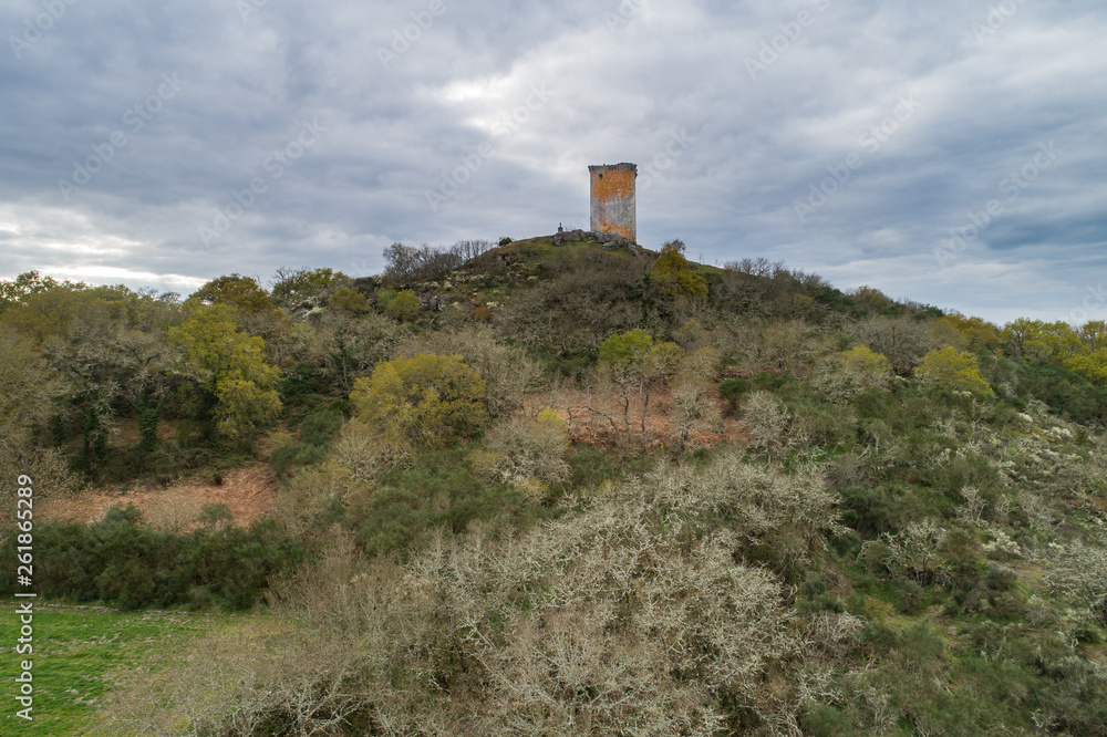 Torre do Castro, restos de un castillo medieval en el municipio de Sandiás. Ourense, Galicia. España.