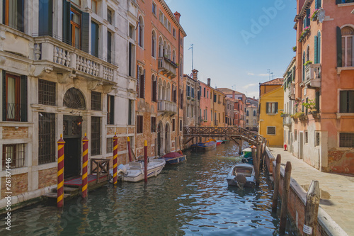Canal and buildings in Venice © Mark Zhu