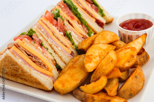 sandwich chicken chips