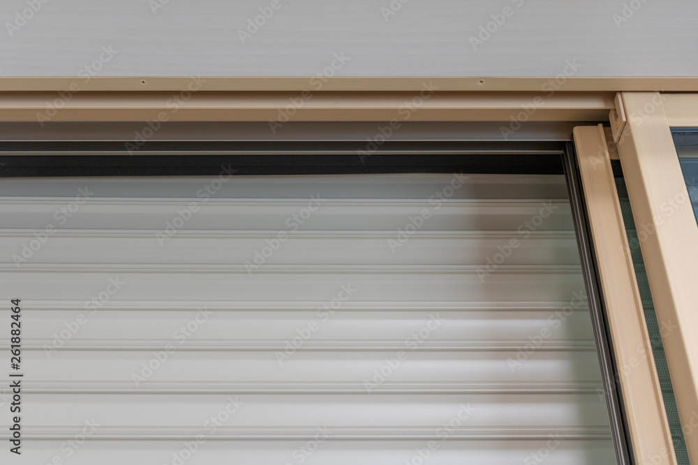 Obraz premium 閉めた窓のシャッター