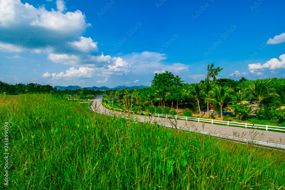Obraz premium street view with green mountain on blue sky background in the province of Thailand. decoration image contain certain grain noise and soft focus.