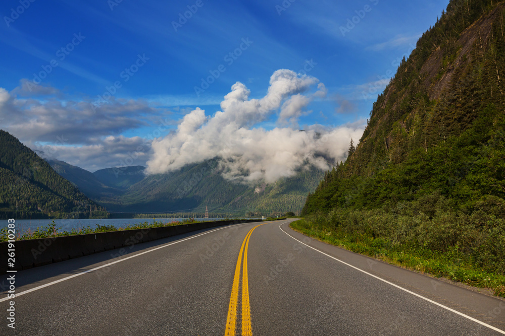Naklejka premium Road in mountains