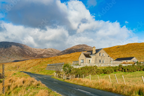 Canvas Print Beautiful nature scene with a house around Connemara National Park