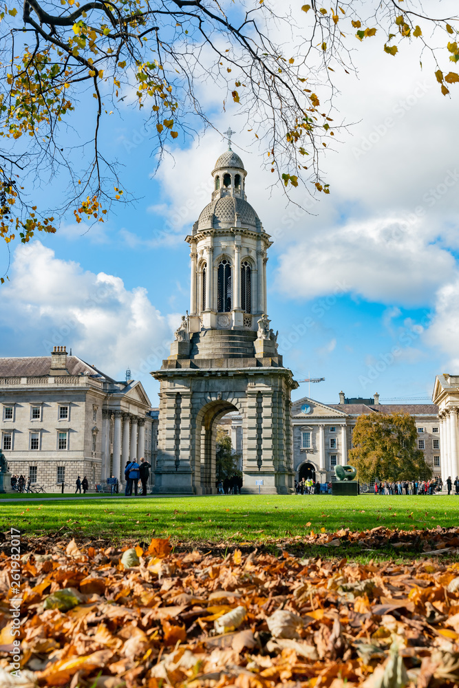 Fototapeta premium The Campanile of Trinity College with fall color