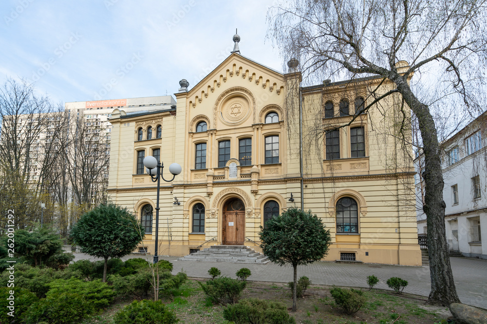 the synagogue in Warsaw