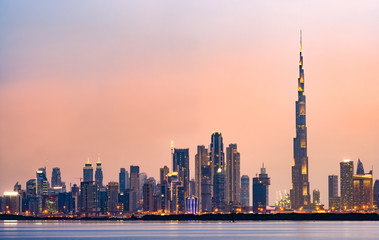 Crédence de cuisine Burj Khalifa Reflets du skyline de Dubaï au couchant  © Travel Wild