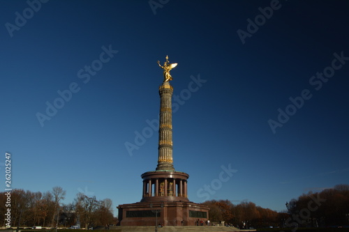 Victory Column  Siegess  ule in Great Tiergarten in Berlin   in beautiful golden light from November 28  2016  Germany