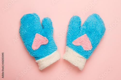 Mittens with pink heart 