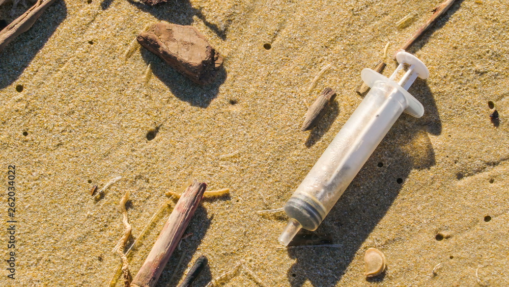 15117_An_injection_for_drugs_in_the_sea_shore.jpg 15117_An_injection_for_drugs_in_the_sea_shore.jpg