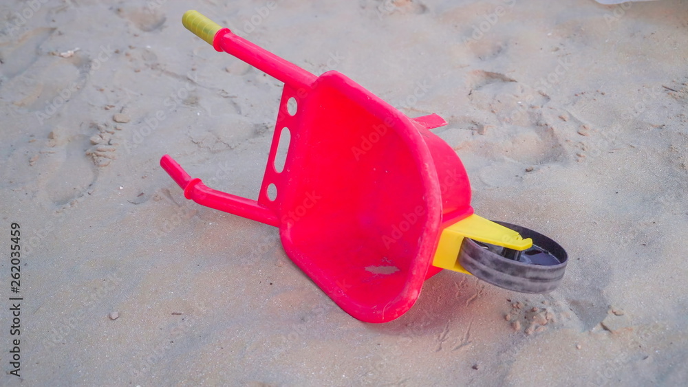 15506_A_red_wheelbarrow_toy_on_the_sandy_beach.jpg 15506_A_red_wheelbarrow_toy_on_the_sandy_beach.jpg